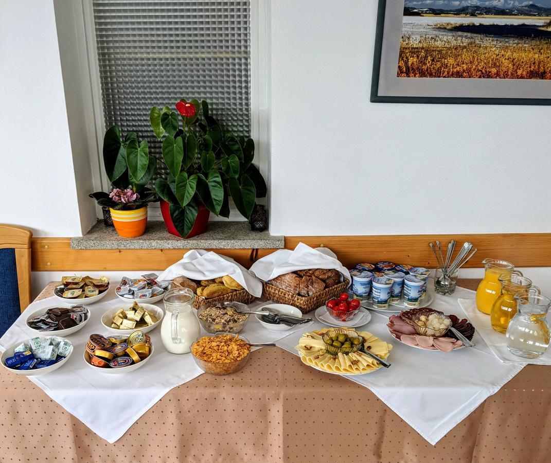 Guesthouse & Apartments Pri Stani Zerovnica Luaran gambar