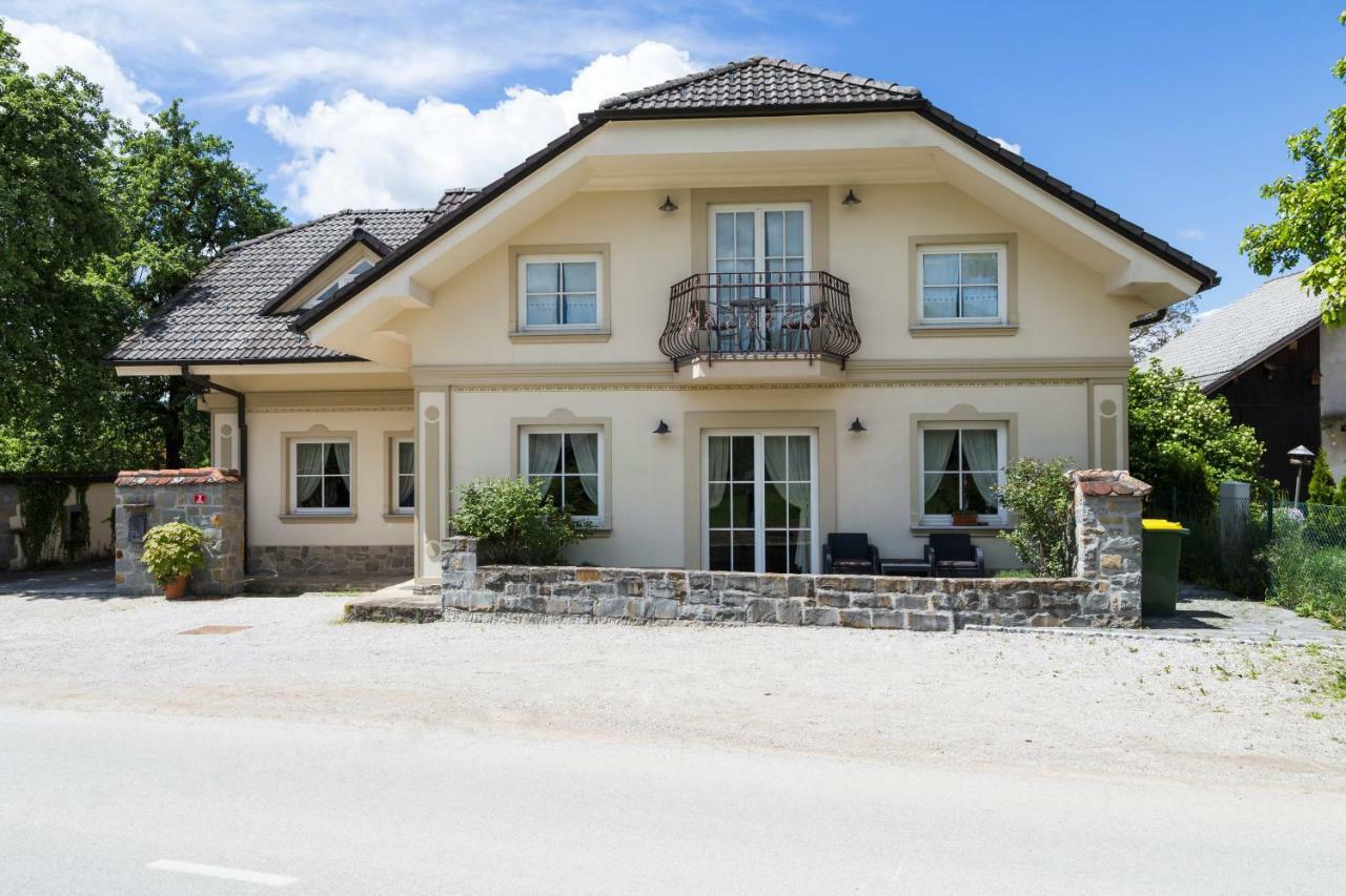Guesthouse & Apartments Pri Stani Zerovnica Luaran gambar