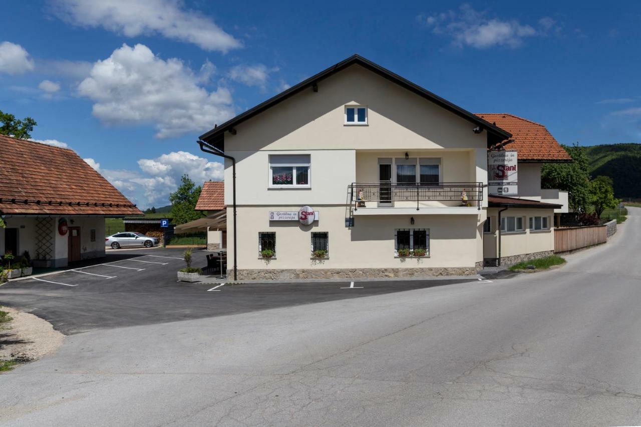 Guesthouse & Apartments Pri Stani Zerovnica Luaran gambar